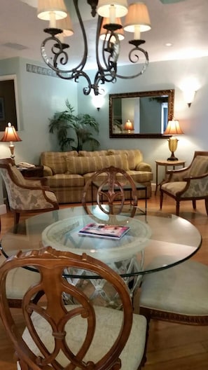 TV - Hollywood Beach Resort-tower Suite (Hollywood)