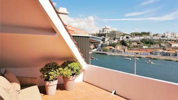 Superior penthouse, 2 slaapkamers, terras, uitzicht op rivier | Terras