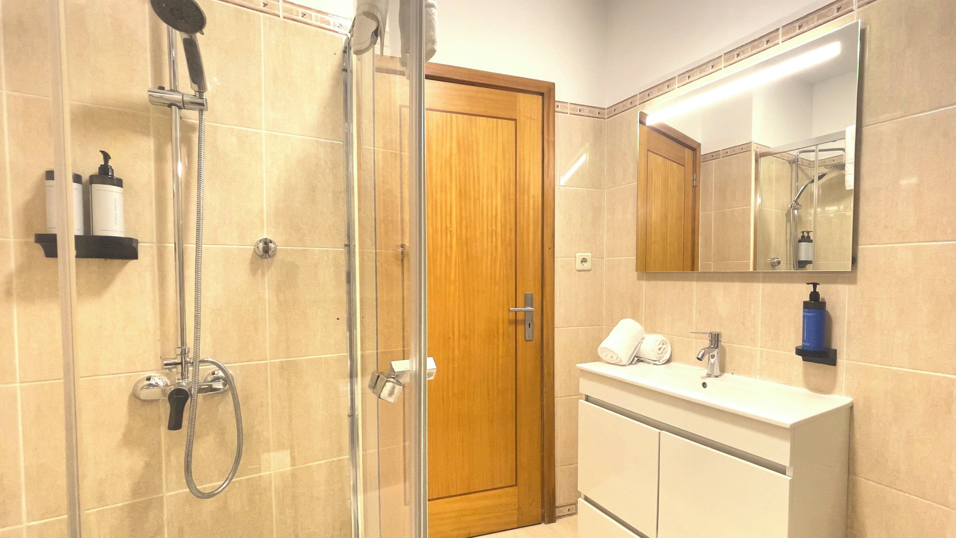 Apartment, 1 Bedroom, Balcony (Rua da Reboleira, 19) | Bathroom