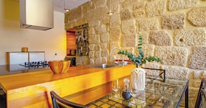 Superior Apartment | Private kitchen | Fridge, microwave, stovetop, espresso maker - RIBEIRA by YoursPorto (Porto)