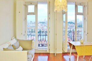 Loft, uitzicht op rivier (Rua Infante Dom Henrique, 87) | Woonruimte | Flatscreentelevisie