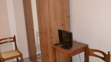 Basic Double or Twin Room | Room amenity