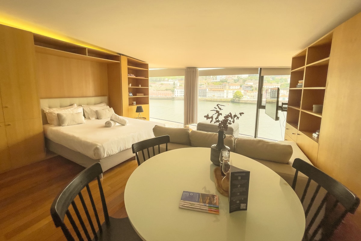 Premium Studio, River View | Blackout curtains, soundproofing, iron/ironing board