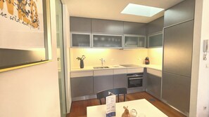 Premium Studio, River View | Private kitchenette