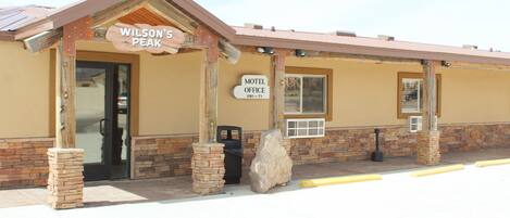 المنشأة من الخارج