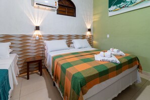 Standard Triple Room | Minibar, iron/ironing board, free WiFi - Pousada Cavalo Marinho (Porto Seguro)