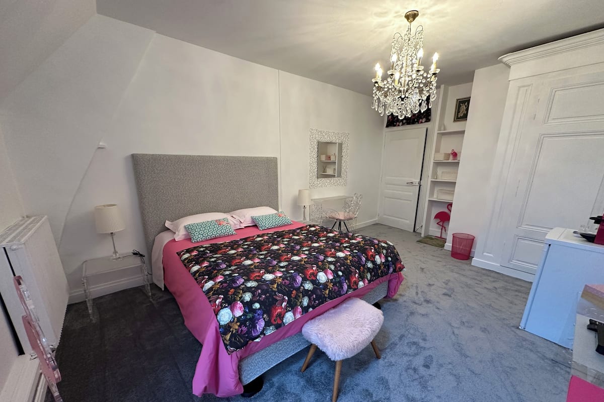 3 bedrooms, Egyptian cotton sheets, premium bedding, Select Comfort beds