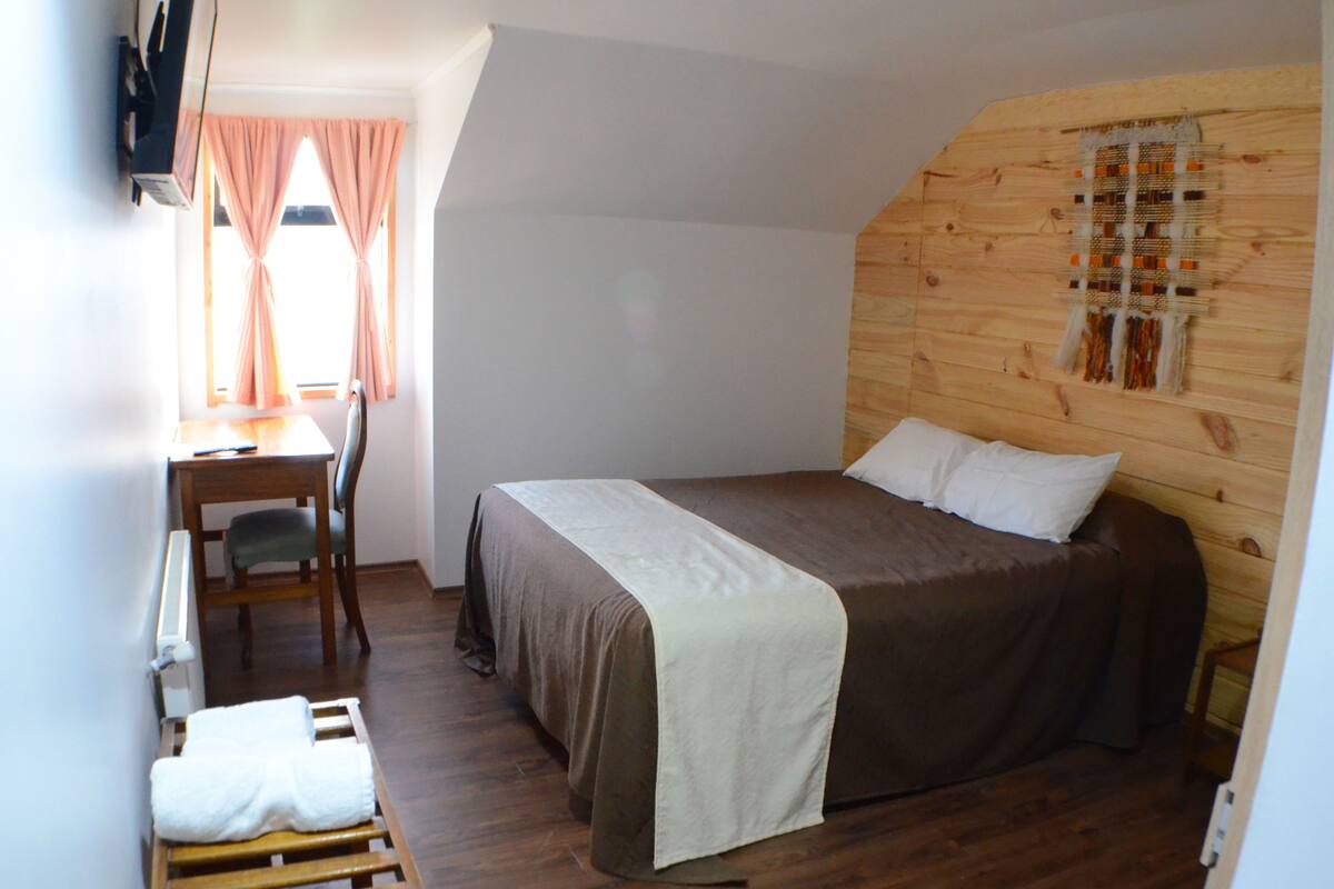 Standard Double Room, 1 King Bed | Free WiFi