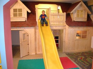 Kawasan main kanak-kanak – tertutup