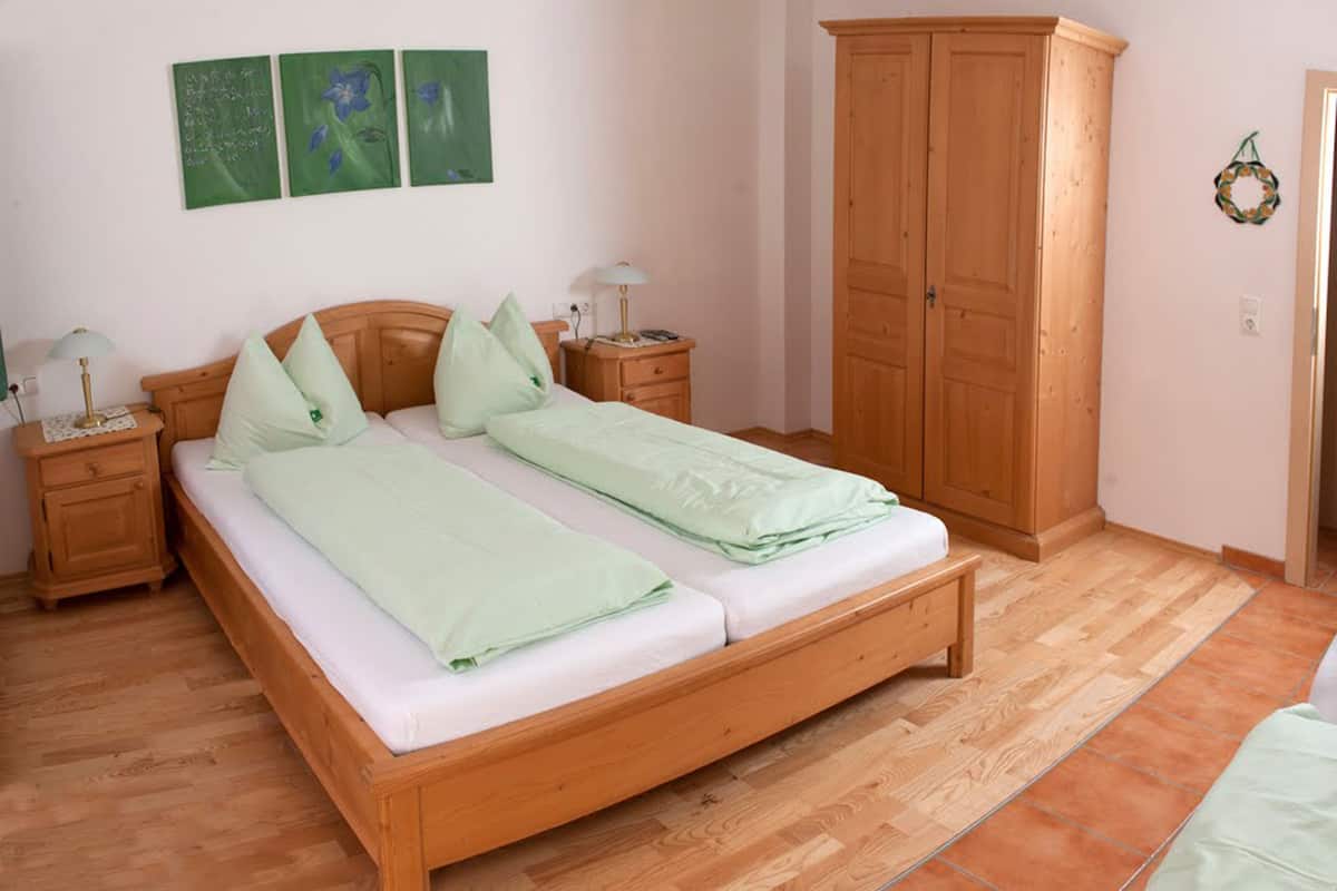 Apartment (incl. EUR 20 cleaning fee) | 2 bedrooms, desk, free WiFi, bed sheets