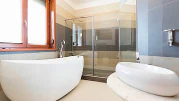 Luxury Apartment, Non Smoking, Jetted Tub | Bathroom | Shower, free toiletries, hair dryer, towels
