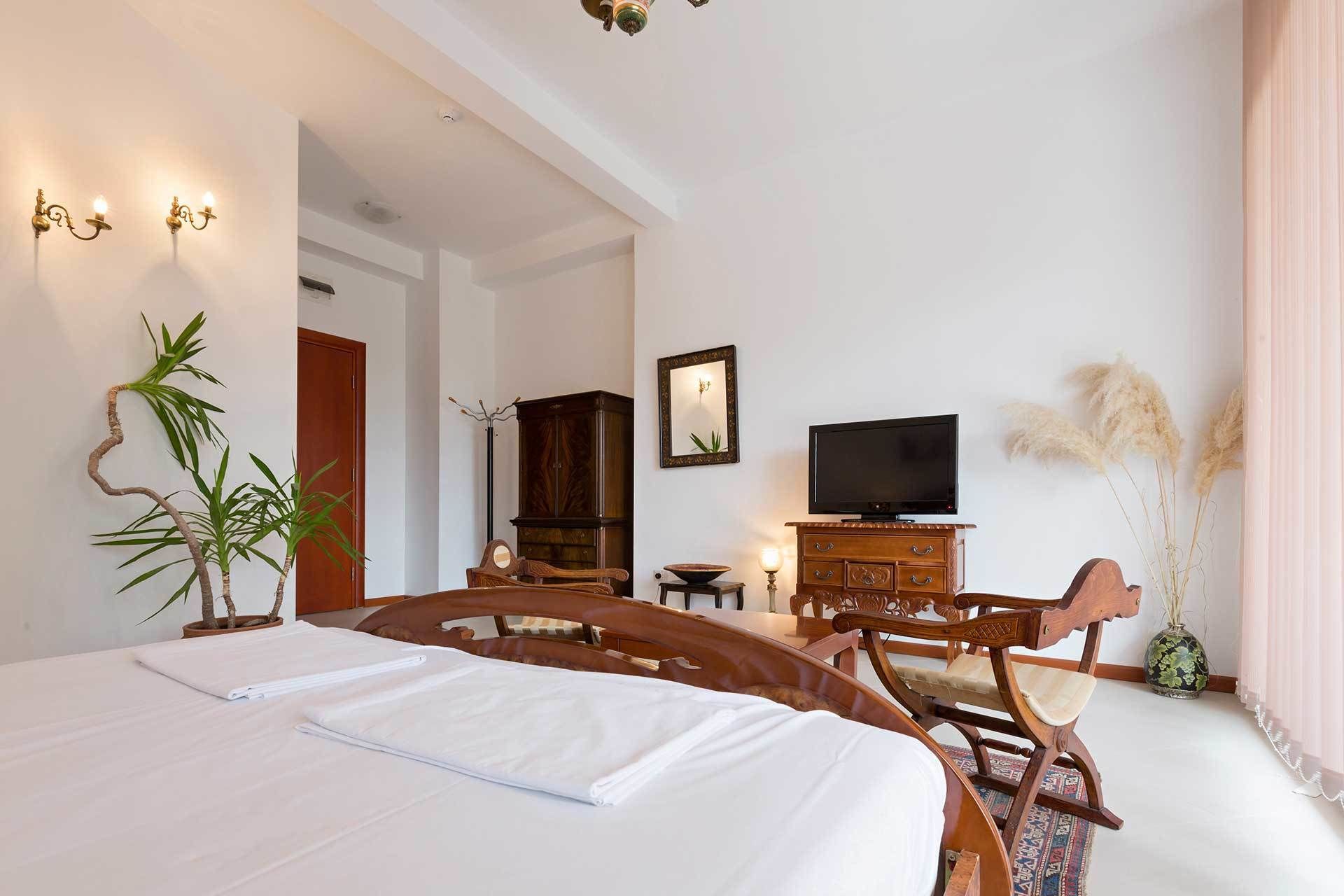 Photo - The Belgrade Hills Rooms and Suites