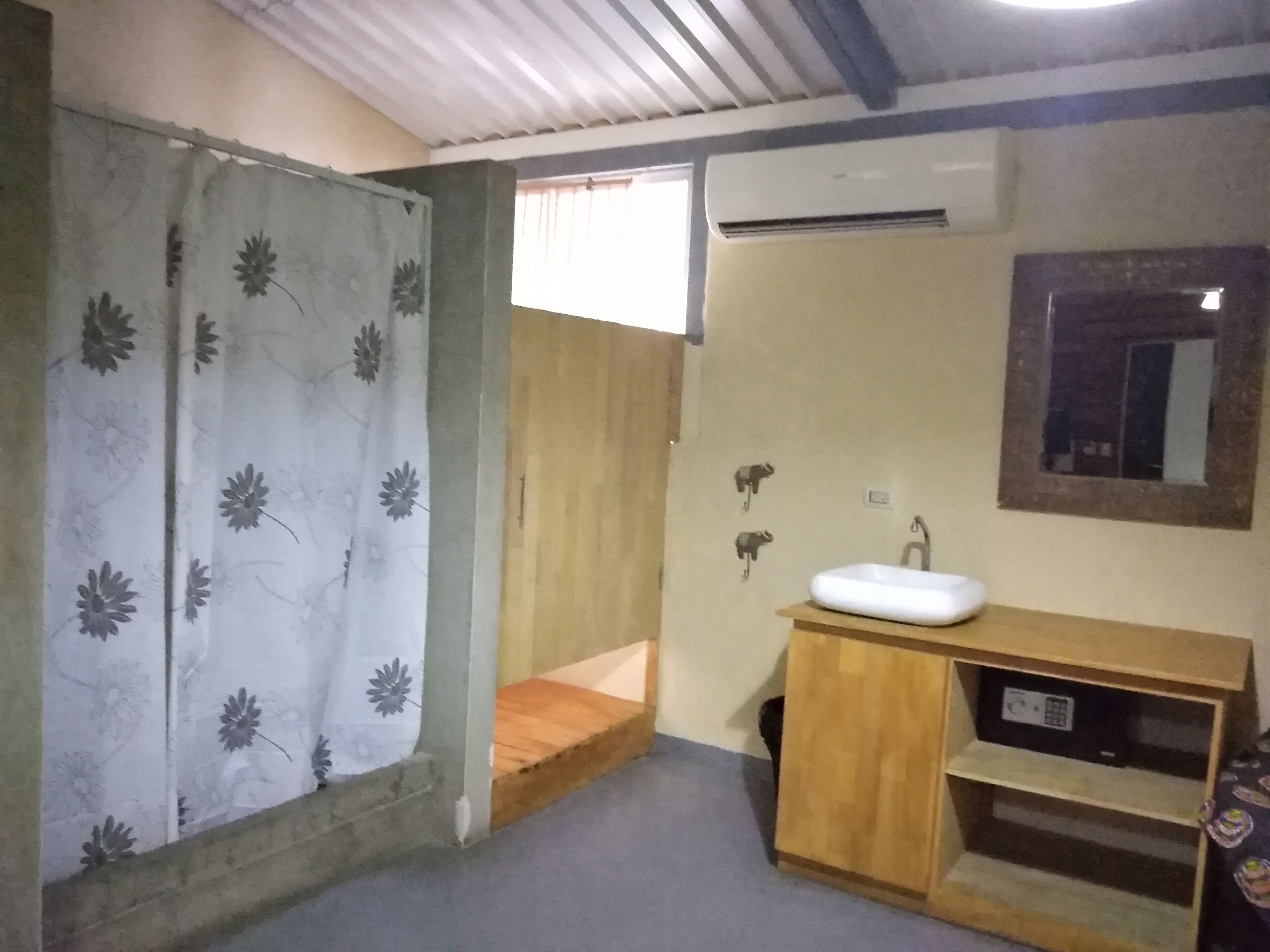 Triple Room | Bathroom | Shower, towels