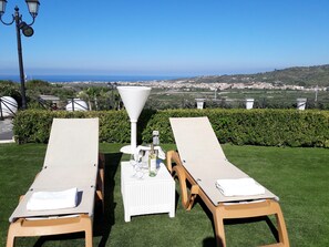 Seasonal outdoor pool, sun loungers - Villa Martius (San Pier Niceto)