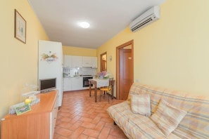 Apartment, 1 Bedroom | Living room - Agriturismo la Torricella (Pistoia)