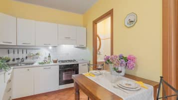 Appartement, 1 chambre | Restauration dans la chambre