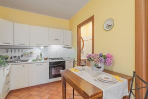 Apartment, 1 Bedroom | In-room dining