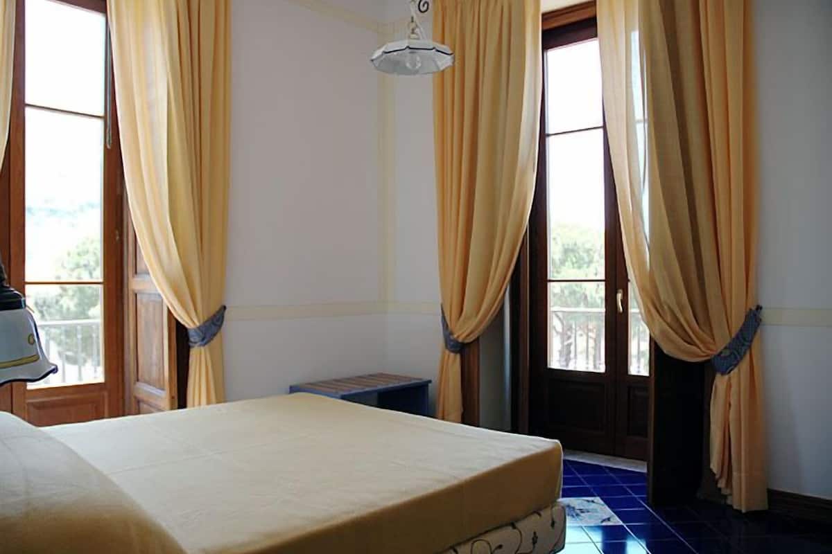Suite (2 pax) | 8 camere, con stile personalizzato, con arredamento individuale