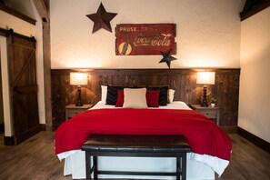 Luxury Suite, 1 King Bed, Accessible | Premium bedding, minibar, desk, iron/ironing board - Rusty Rail Brewing Co. (Mifflinburg)