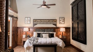 Honeymoon Suite, 1 King Bed, Accessible | Premium bedding, minibar, desk, iron/ironing board - Rusty Rail Brewing Co. (Mifflinburg)