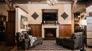 Honeymoon Suite, 1 King Bed, Accessible | Living area | Flat-screen TV - Rusty Rail Brewing Co. (Mifflinburg)