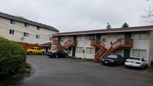 Front of property - Pacific Lodge Tacoma (Tacoma)