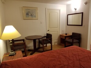 Living room - Pacific Lodge Tacoma (Tacoma)