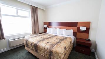 华丽客房, 1 张大床 | 办公桌、遮光窗帘、隔音、熨斗/熨衣板