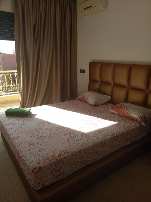 City Apartment | 1 bedroom, blackout curtains, bed sheets