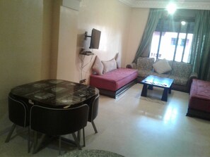 City Apartment | In-room dining