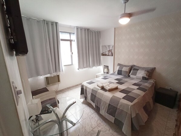 2 bedrooms, pillow-top beds, desk, blackout curtains - Leblon Apartment (Rio de Janeiro)