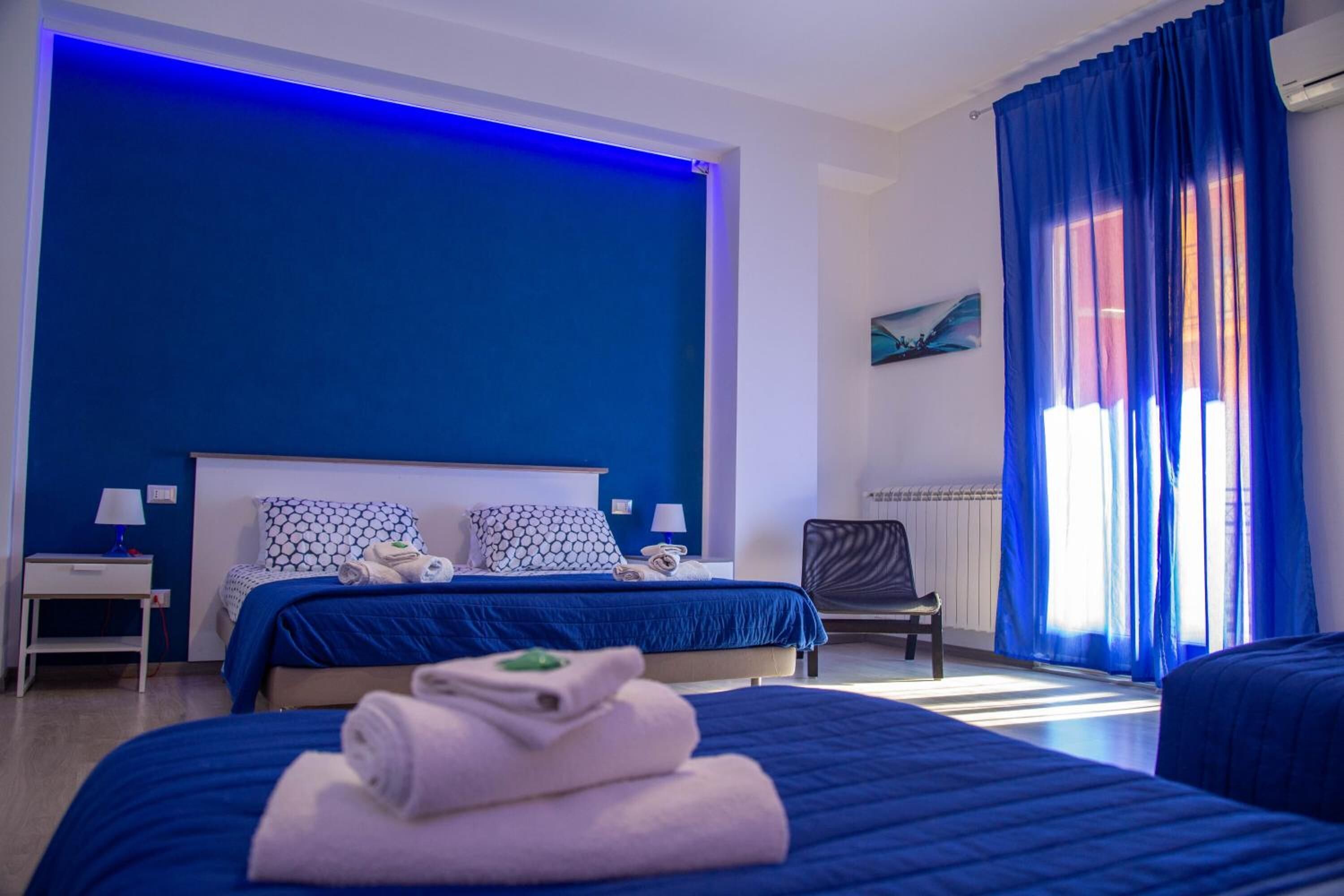 Hochwertige Bettwaren, Daunenbettdecken, Pillowtop-Betten, Schreibtisch