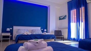 Hochwertige Bettwaren, Daunenbettdecken, Pillowtop-Betten, Schreibtisch