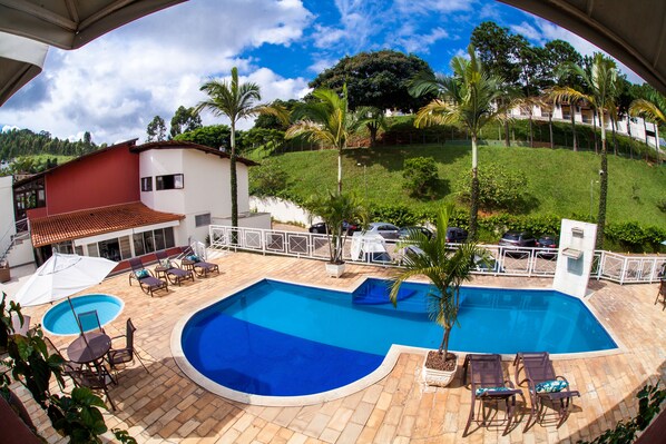 Außenpool, Liegestühle