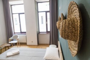 Comfort Room | Desk, laptop workspace, blackout curtains, free WiFi - Gallery Hostel Tbilisi (Tbilisi)
