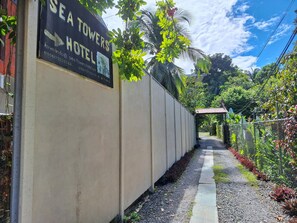 Entrée de l’hébergement