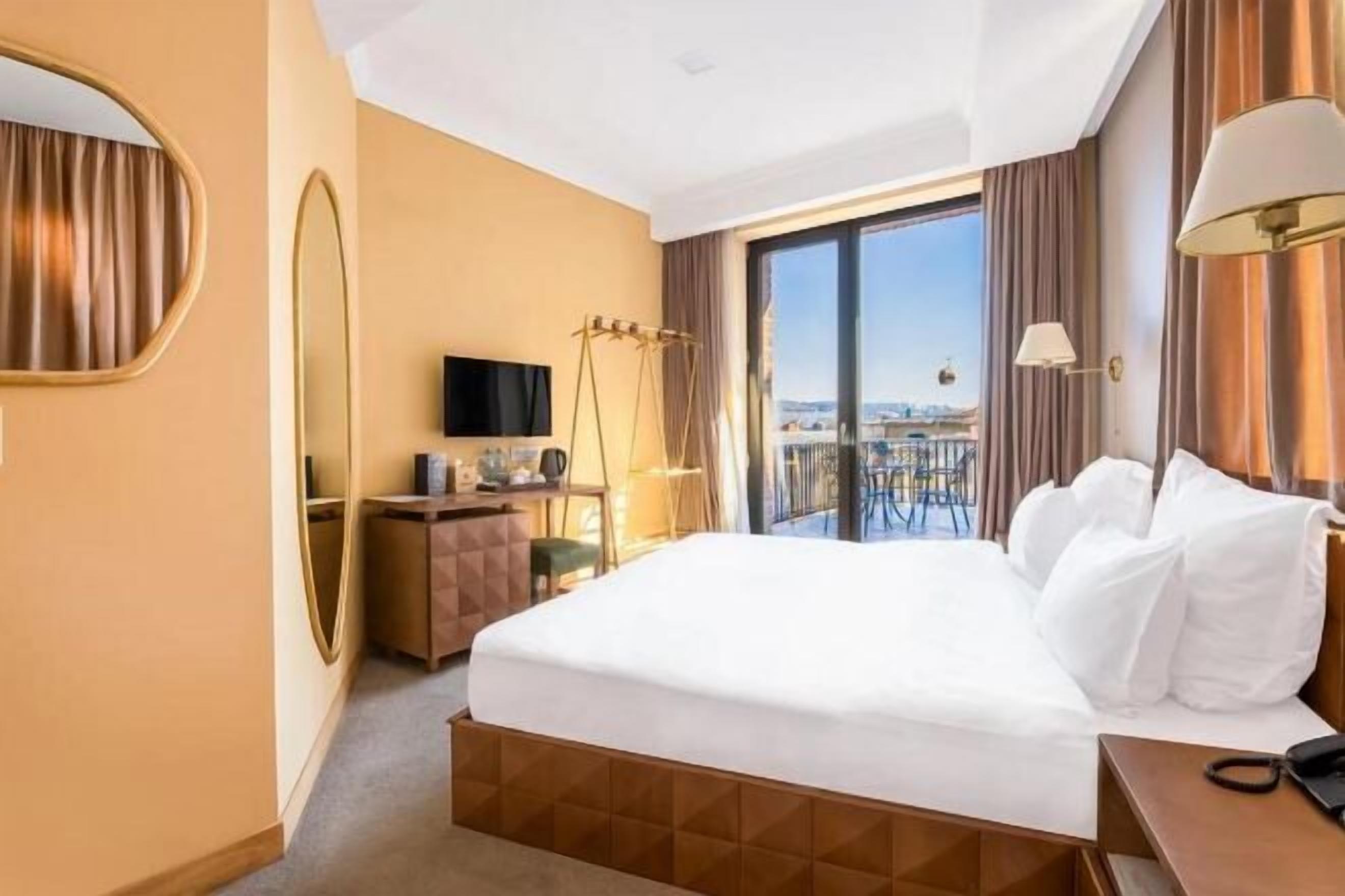 Literie hypoallergénique, minibar, coffres-forts dans les chambres