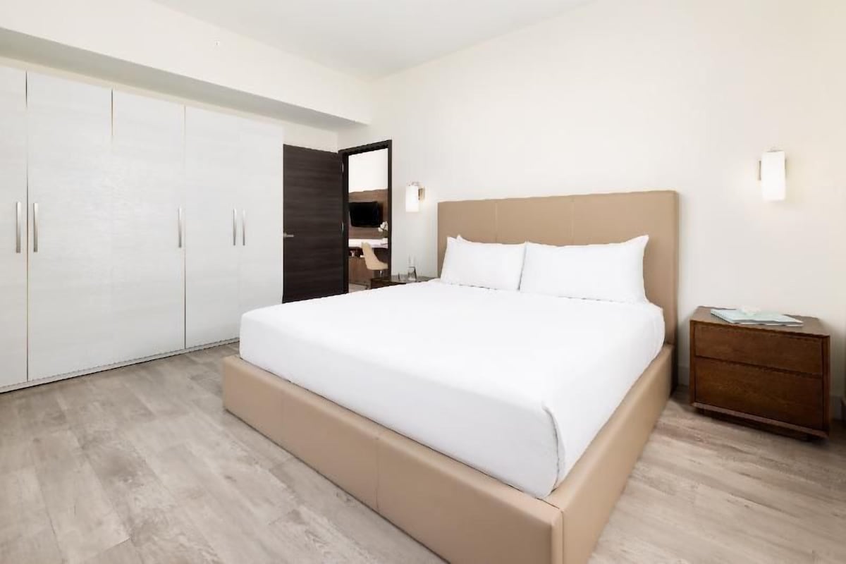 Premium bedding, pillowtop beds, in-room safe, desk