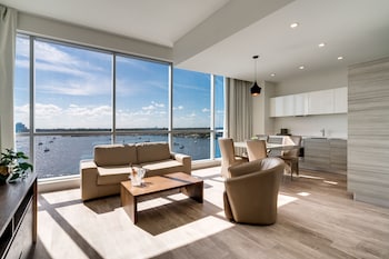 Three Bedroom Suite King Water View | Premium bedding, pillowtop beds, in-room safe, desk at Costa Hollywood Beach Resort