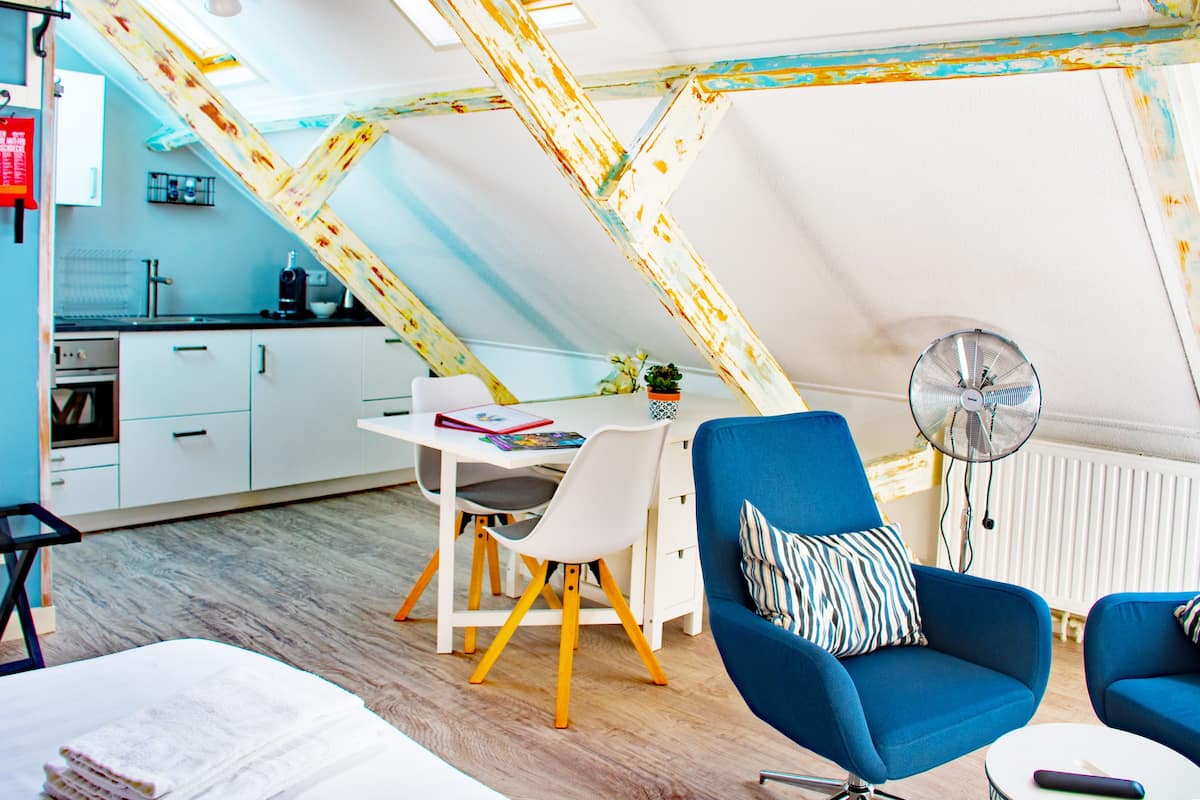Junior Studio Suite, Non Smoking (Strange) | Individually decorated, individually furnished, desk, blackout drapes