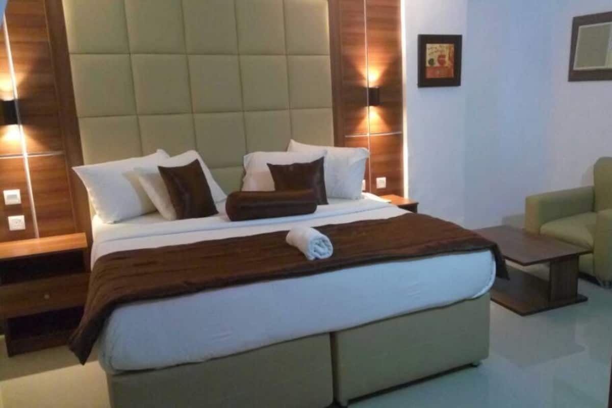Classic Suite | 1 bedroom, premium bedding, desk, iron/ironing board