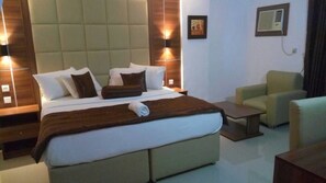 1 bedroom, premium bedding, desk, iron/ironing board - Presken Hotel (Lagos)