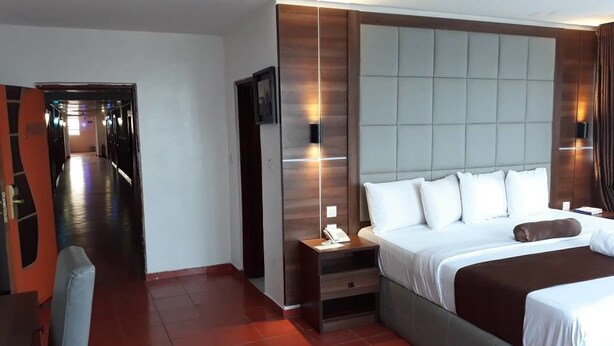 Deluxe Room | 1 bedroom, premium bedding, desk, iron/ironing board - Presken Hotel (Lagos)