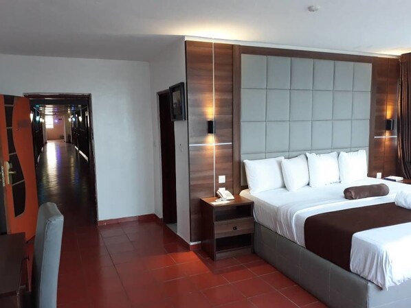 Deluxe Room | 1 bedroom, premium bedding, desk, iron/ironing board - Presken Hotel (Lagos)