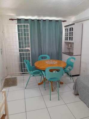 Cottage, Multiple Beds, Kitchen | In-room dining
