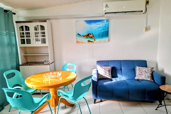 Casa de campo, varias camas, cocina | Área de sala de estar | Televisión de pantalla plana