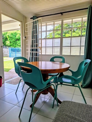 Cottage, Multiple Beds, Kitchen | Private kitchen | Fridge, microwave, oven, stovetop