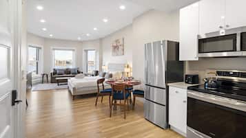 1 habitación, ropa de cama de alta calidad y escritorio