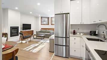 Suite estudio de diseño | 1 dormitorio, ropa de cama de alta calidad, escritorio