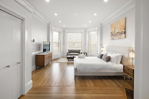Apartment | Premium bedding, desk, iron/ironing board, free WiFi - Charlesgate Suites (Boston)